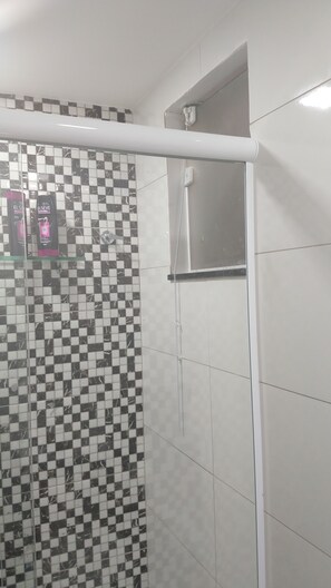 تجهيزات دش، مجففات شعر، ورق حمّام
