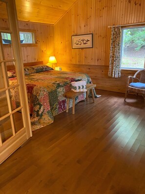 2 bedrooms, desk, free WiFi, bed sheets