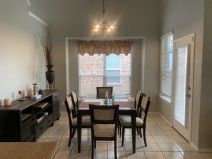 Dining - This Texas Oasis Home in a quiet neighborhood with easy access to IH-30 (Arlington)