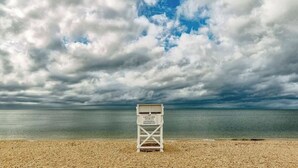 Beach - Sunset Cottage - Waterfront Beach House on Shelter Bay with Private Dock (Southold)