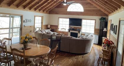 Rauhallinen mökki Nestled Ridge Blue Ridge Mountains Cattail Creek