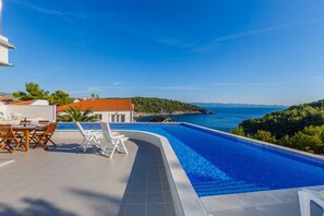 Pool - Beautiful modern villa (Milna)