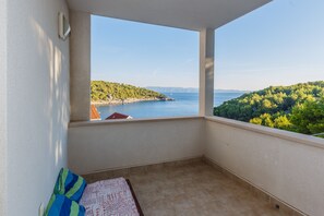 Property grounds - Beautiful modern villa (Milna)