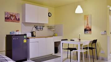 Fridge, toaster, cookware/dishes/utensils