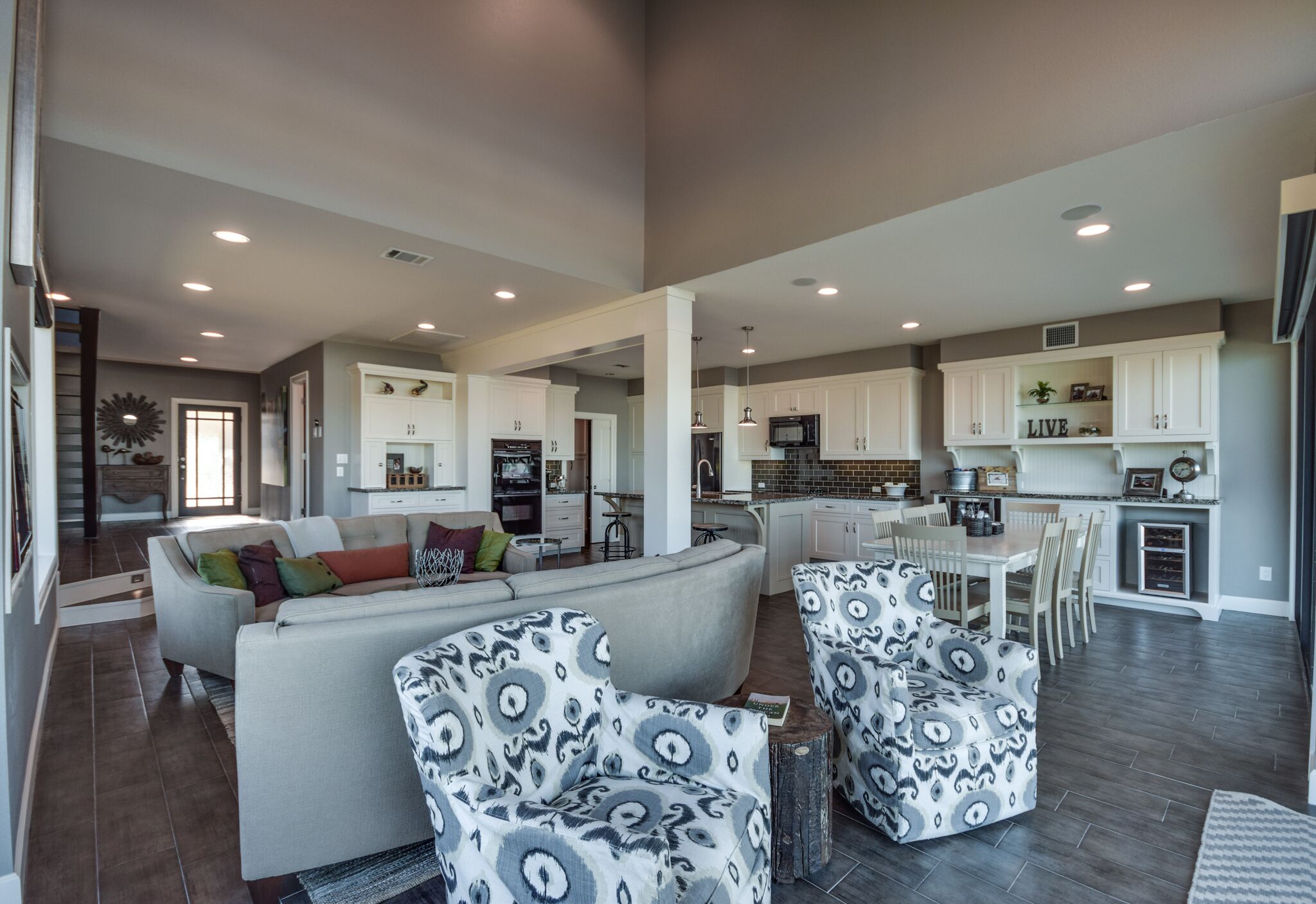 Gorgeous Spacious Waterfront Townhome