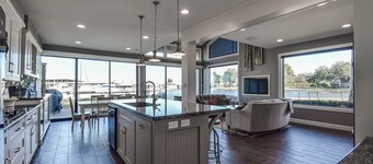 Gorgeous Spacious Waterfront Townhome