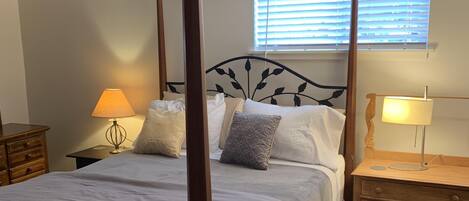 2 bedrooms, desk, iron/ironing board, free WiFi