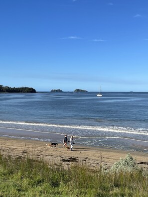 Am Strand, Liegestühle, Strandtücher