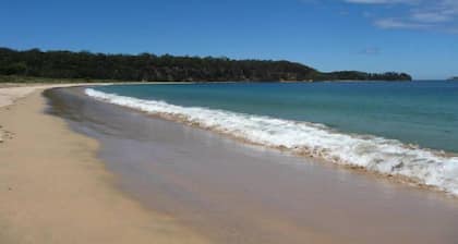 Maloneys Beach House - pet friendly and directly opposite Maloneys beach