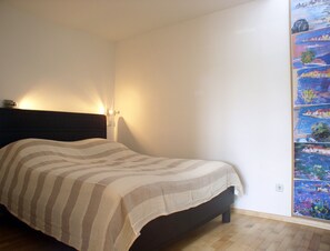 3 slaapkamers, een bureau, een strijkplank/strijkijzer, gratis wifi