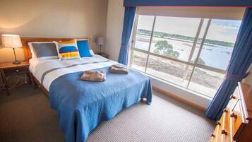 5 habitaciones, tabla de planchar con plancha, wifi y ropa de cama