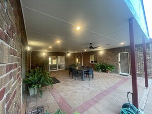 Outdoor dining - Limestone Ridge River Getaway (Tailem Bend)