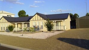 A row of two-story buildings with a flat roof, a covered porch, and a gravel driveway. - Moontana @ Moonta Bay (Moonta Bay)