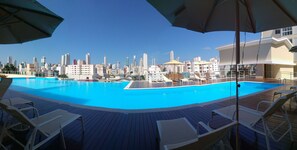 Outdoor pool - Spend your holidays at a club. (Nações)