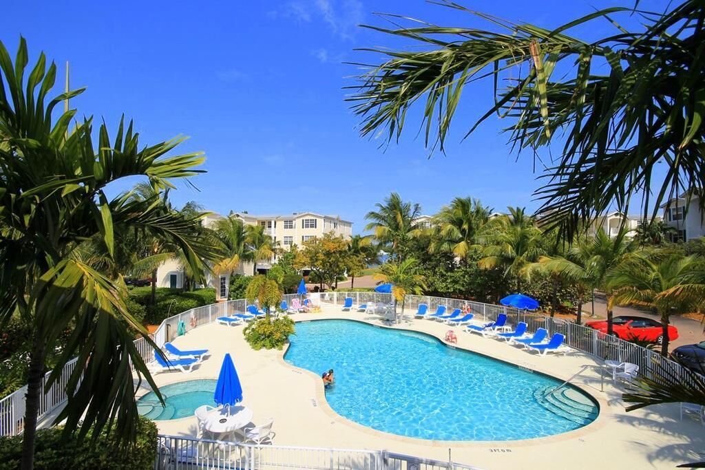 Stunning 3 Bedroom Condo with Oceanviews Located in Lower Matecumbe