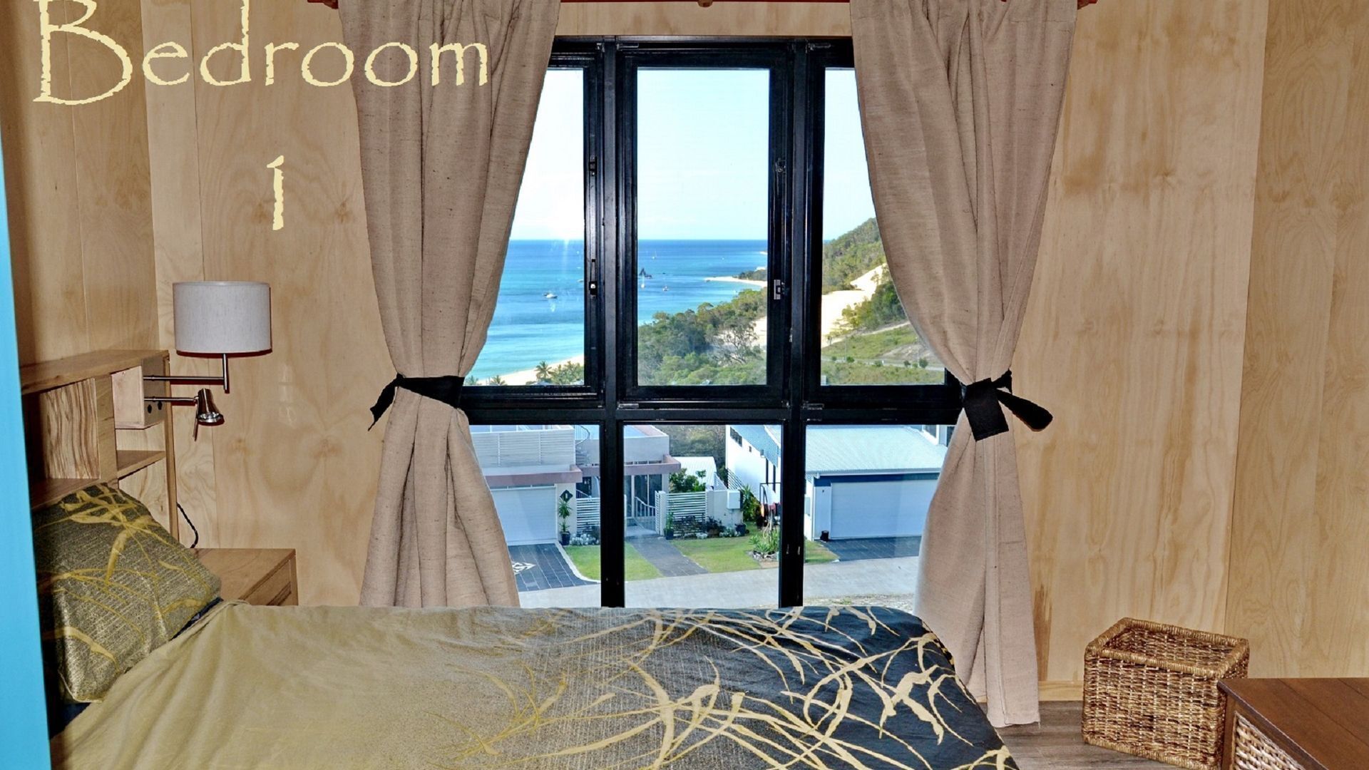 GRAND VIEW Stunning hilltop views. Plunge POOL. 4 bedrooms 6 adults/9 guests max — image 15