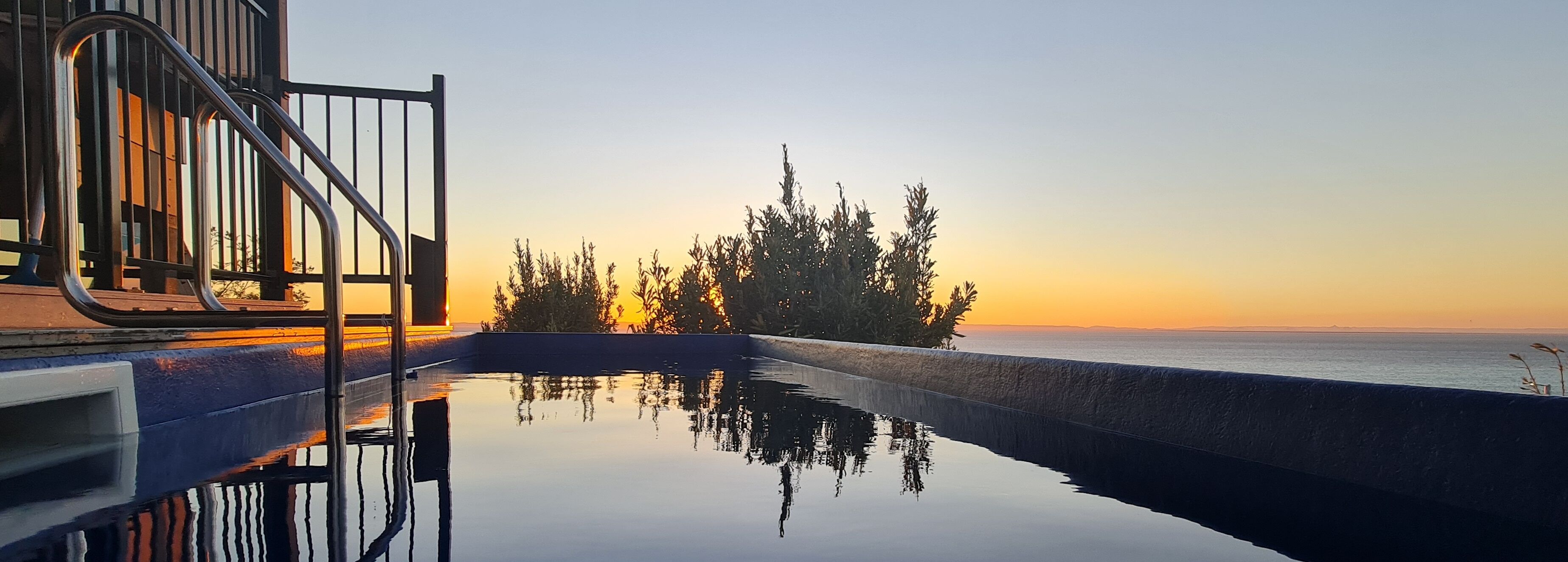 GRAND VIEW Stunning hilltop views. Plunge POOL. 4 bedrooms 6 adults/9 guests max — image 10