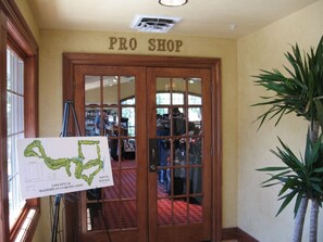 Interior - No Stairs!! Walk in! Pet Friendly! @ Pointe Royale! Free WiFi~ Fireplace~CLEAN (Branson)