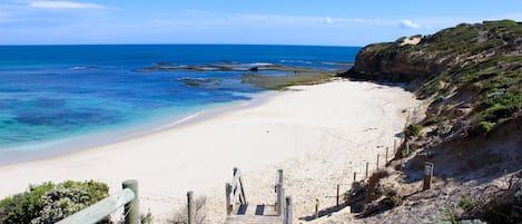 Plage à proximité, chaises longues
