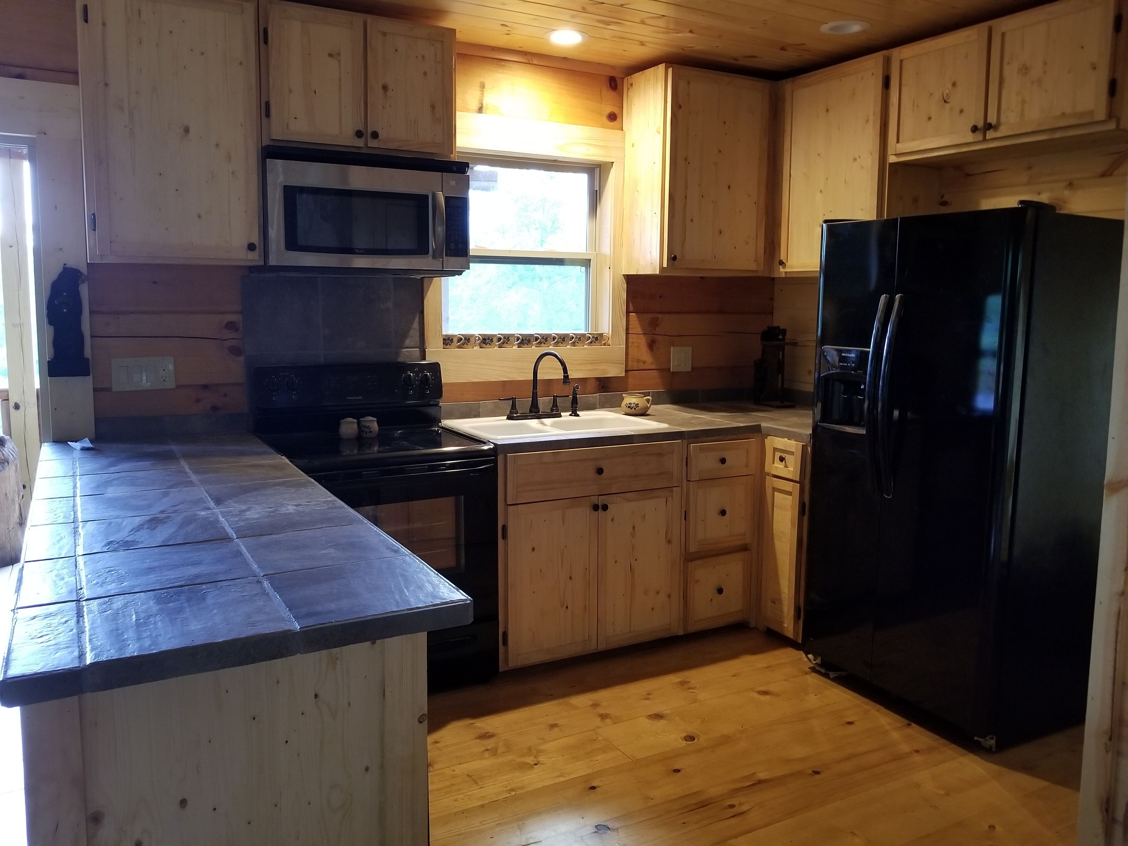 FREEnite w/3 Sept Log Cabin HUGEriver/mountainVIEWS, lake, beach, waterfall/pets