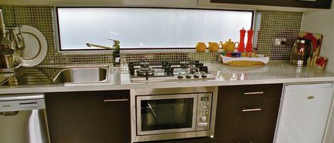 Fridge, microwave, oven, stovetop