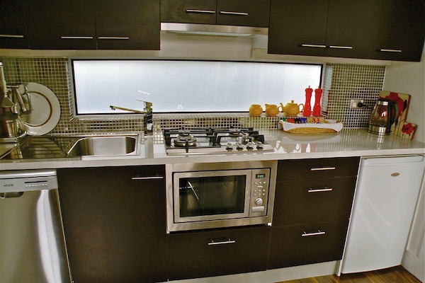 Frigorifero, microonde, forno, piano cottura