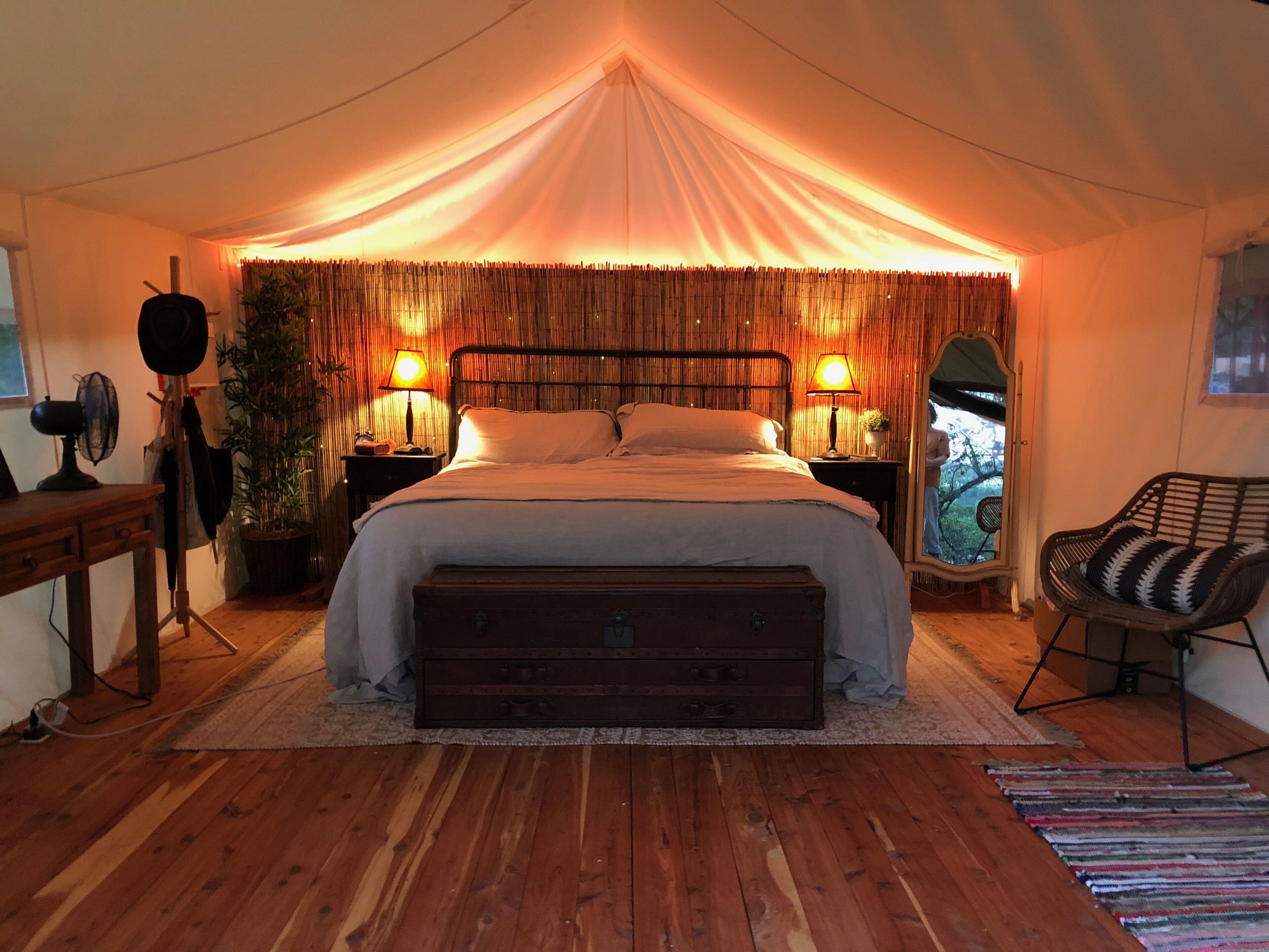 7 quartos, escrivaninha, ferros/tábuas de passar roupa