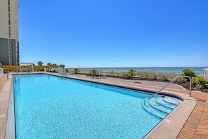 Piscina coperta, piscina all'aperto