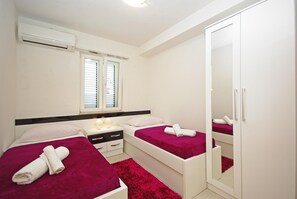 4 bedrooms, WiFi, bed sheets