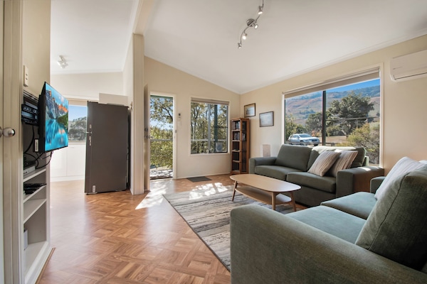 Tv, dvd-spelare, böcker och en stereo