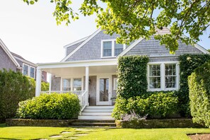 Exterior - Upscale Beach House Brant Point (Nantucket)