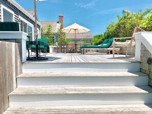 Outdoor dining - Upscale Beach House Brant Point (Nantucket)