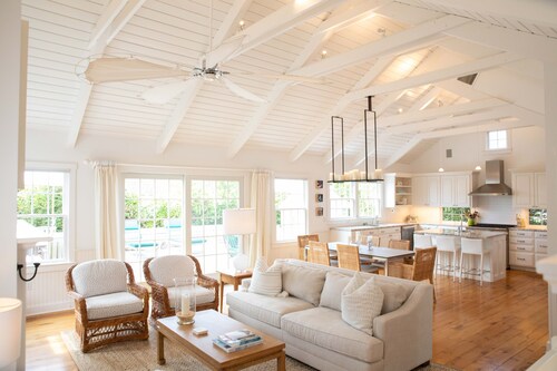 Upscale Beach House Brant Point