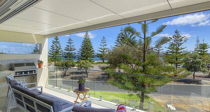 Beachside 880 Beachfront Apartment mit Blick auf den Sonnenuntergang.