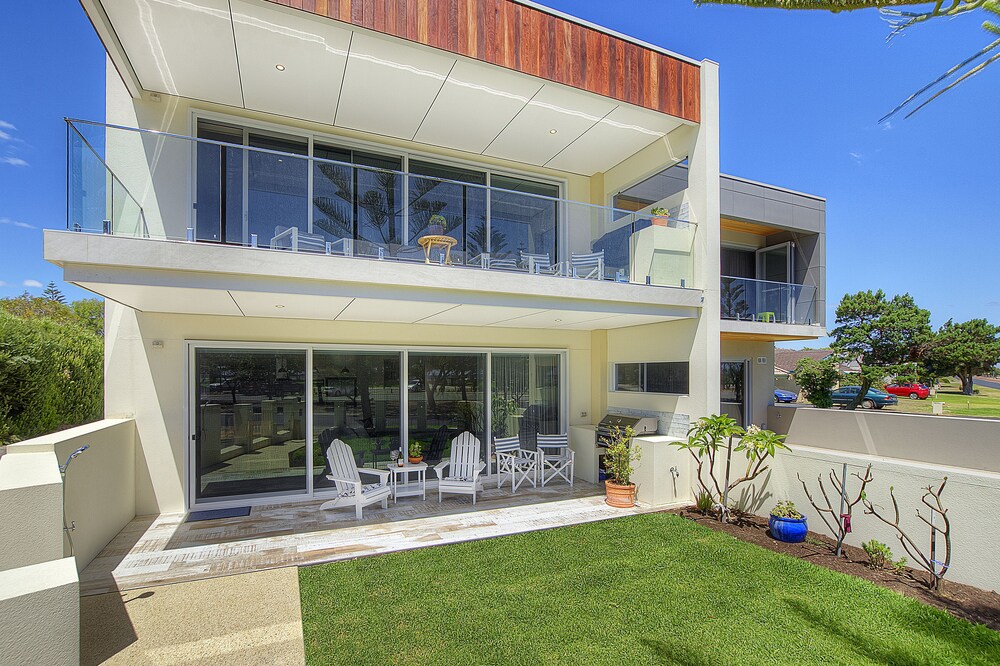 Beachside 880 beachfront luxury Apartment with Sunset views from the balcony.