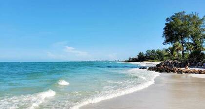 Paradise Pool Heated Home Near Siesta Key & IMG Academy
