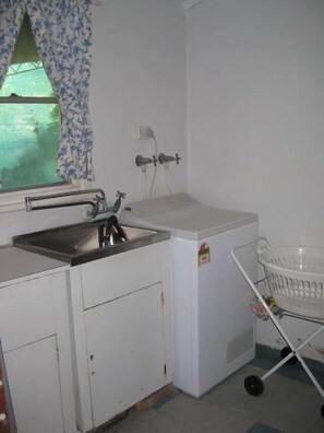 Interior - Bayswater Views holiday home (Bayswater)