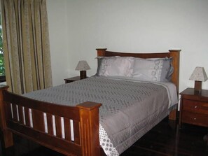 Room - Bayswater Views holiday home (Bayswater)