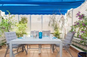 تناول الطعام بالخارج