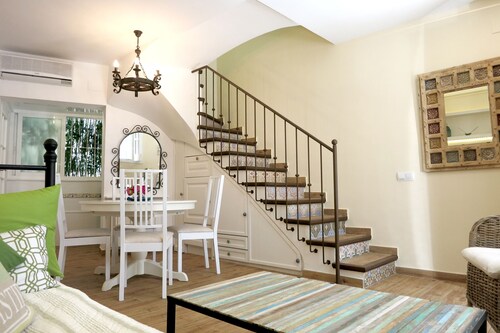 Sitges Center Hiljattain remontoitu espanjalaistyylinen maisonette katolla terassilla