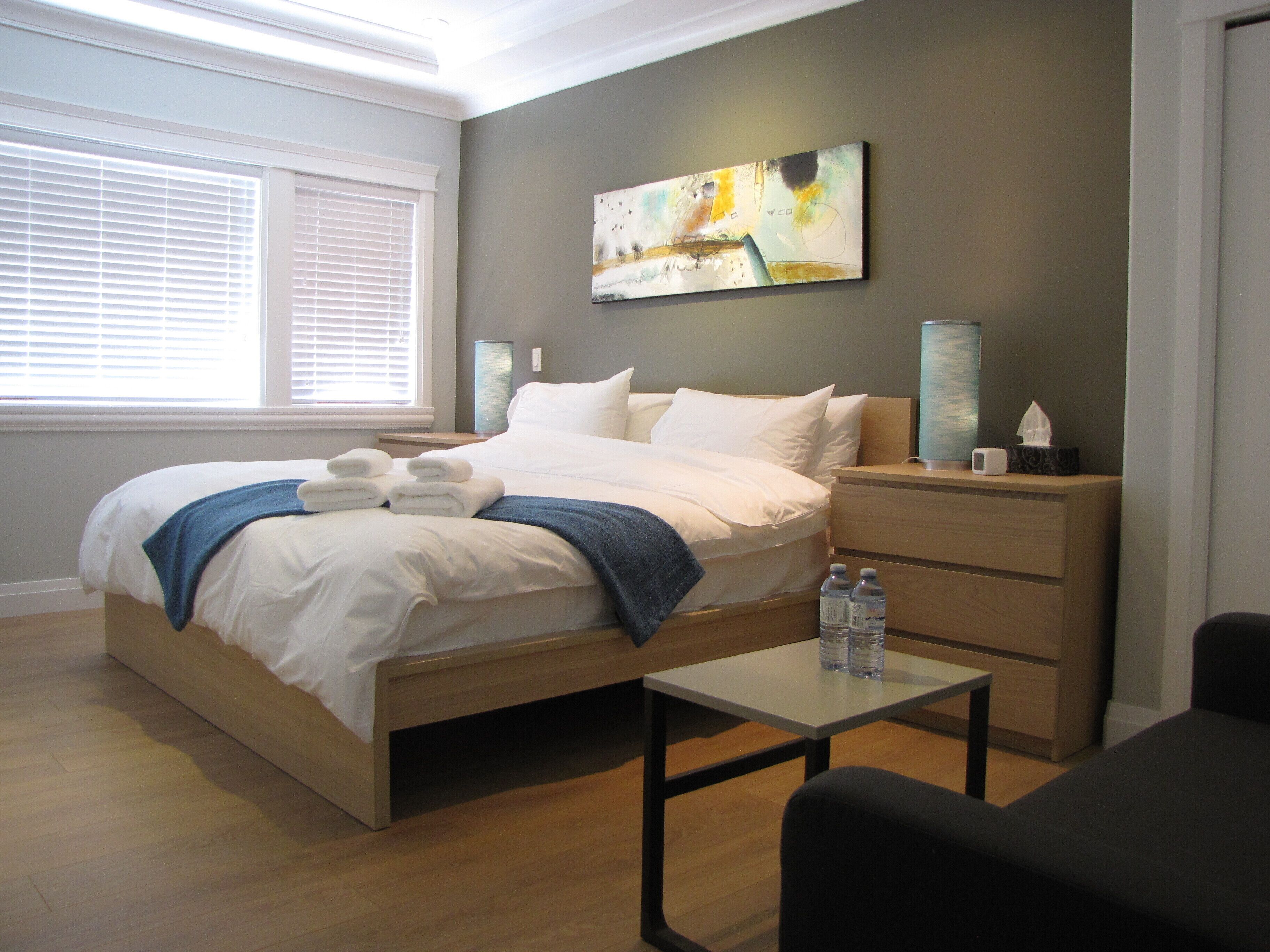 Riverfront Bed and Breakfast - Lynn Valley Room