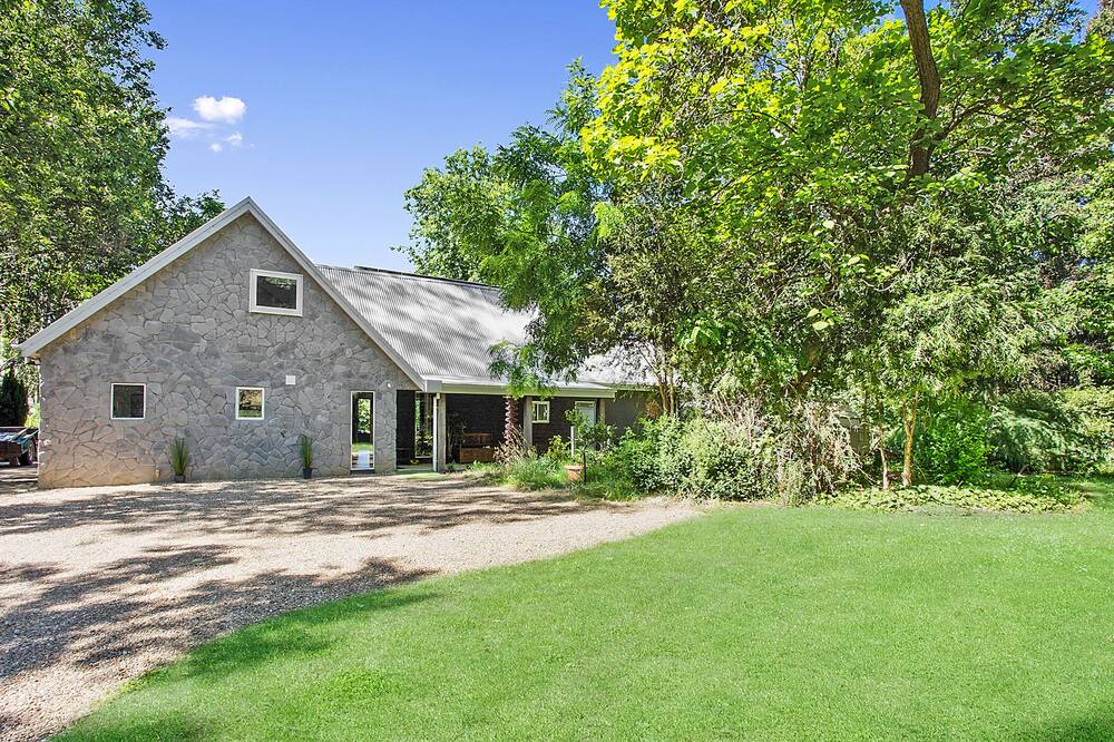 The Millbend House -Peaceful Luxury by Ovens River