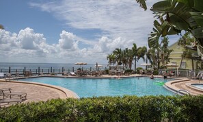 Piscine extérieure, piscine chauffée