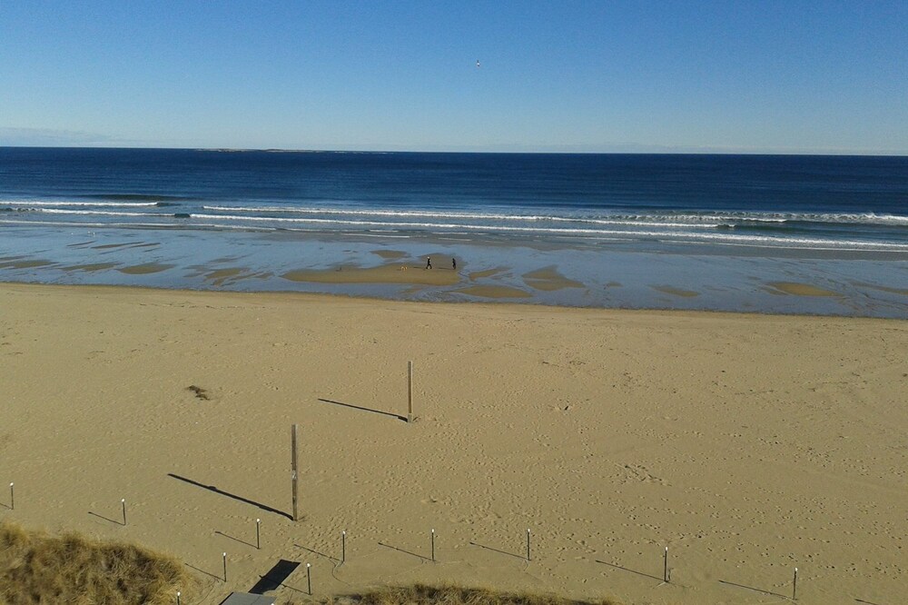 Beachfront Condo with Awesome Views