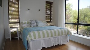 3 habitaciones, tabla de planchar con plancha, wifi y ropa de cama 
