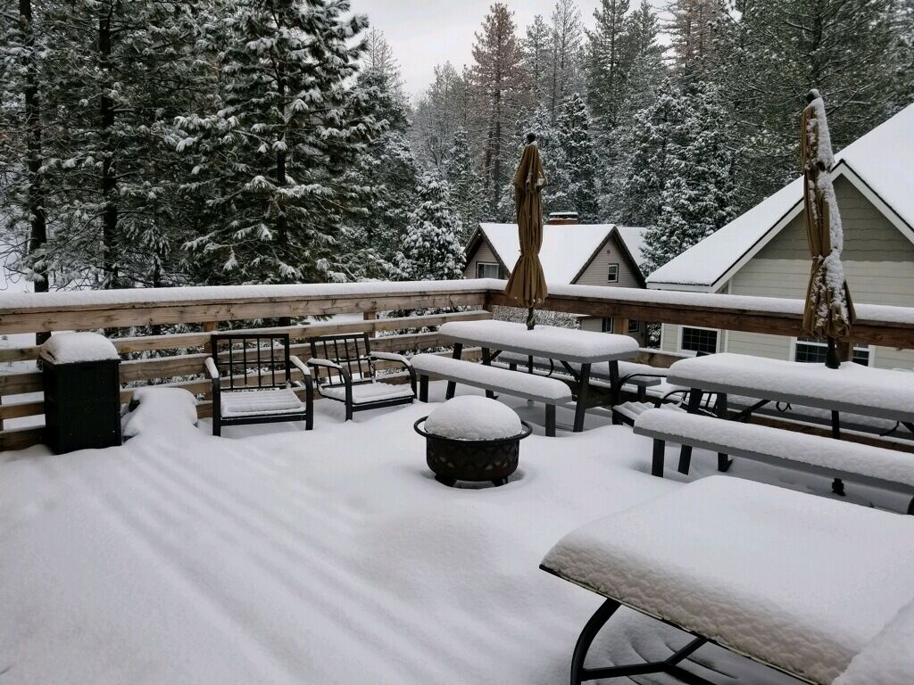 Cabin in a culdesac with lots of PARKING