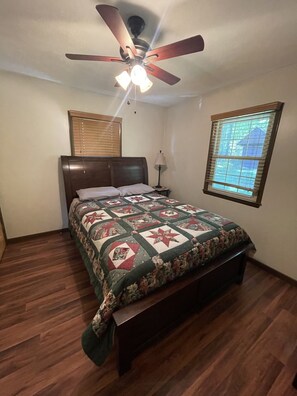 2 dormitoris, planxa i posts de planxar, wifi i roba de llit 