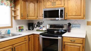 Køleskab, mikrobølgeovn, ovn, kogeplade