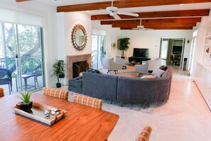 Smart TV, fireplace, DVD player
