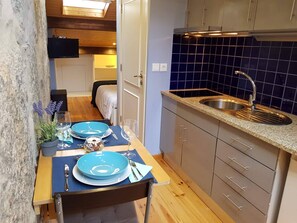 Free WiFi, bed sheets - Tower Studio Located in the Historic Centre of Porto! (Porto)